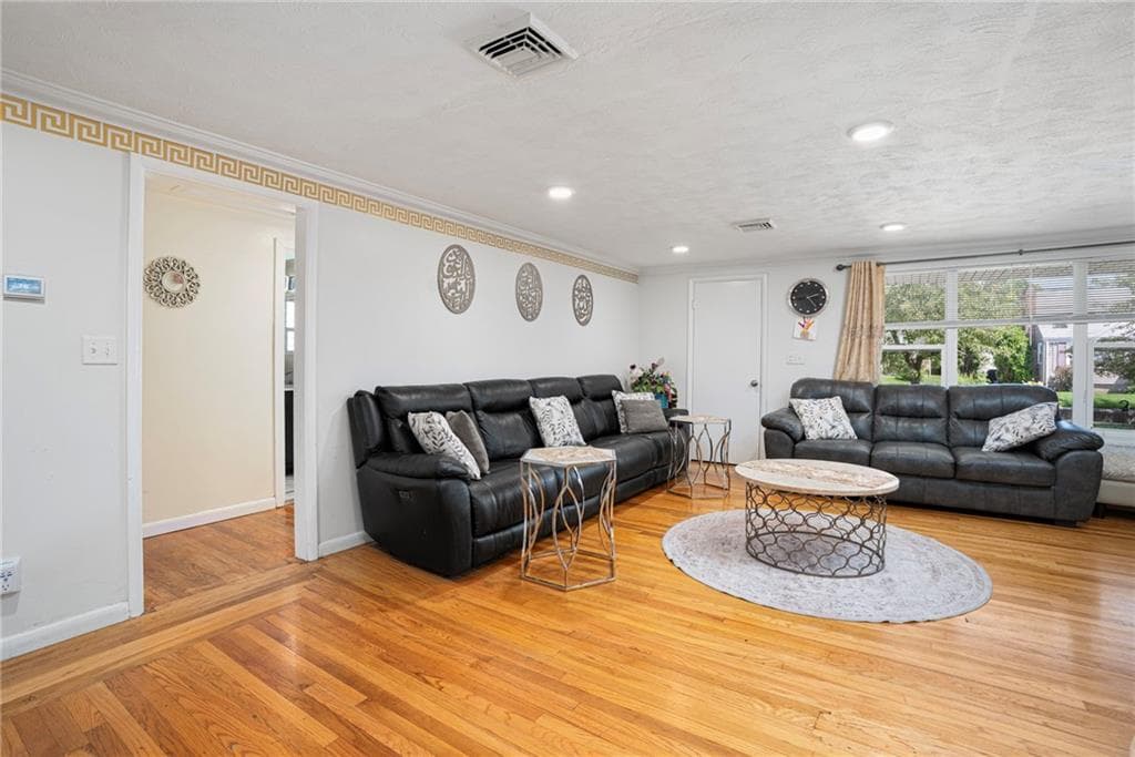 Single Family Residence at 807 Pontiac Avenue, Cranston, photo 6 of 30
