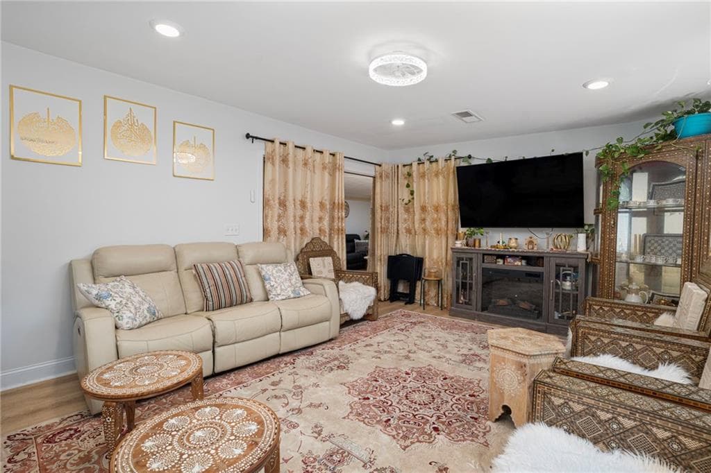 Single Family Residence at 807 Pontiac Avenue, Cranston, photo 5 of 30