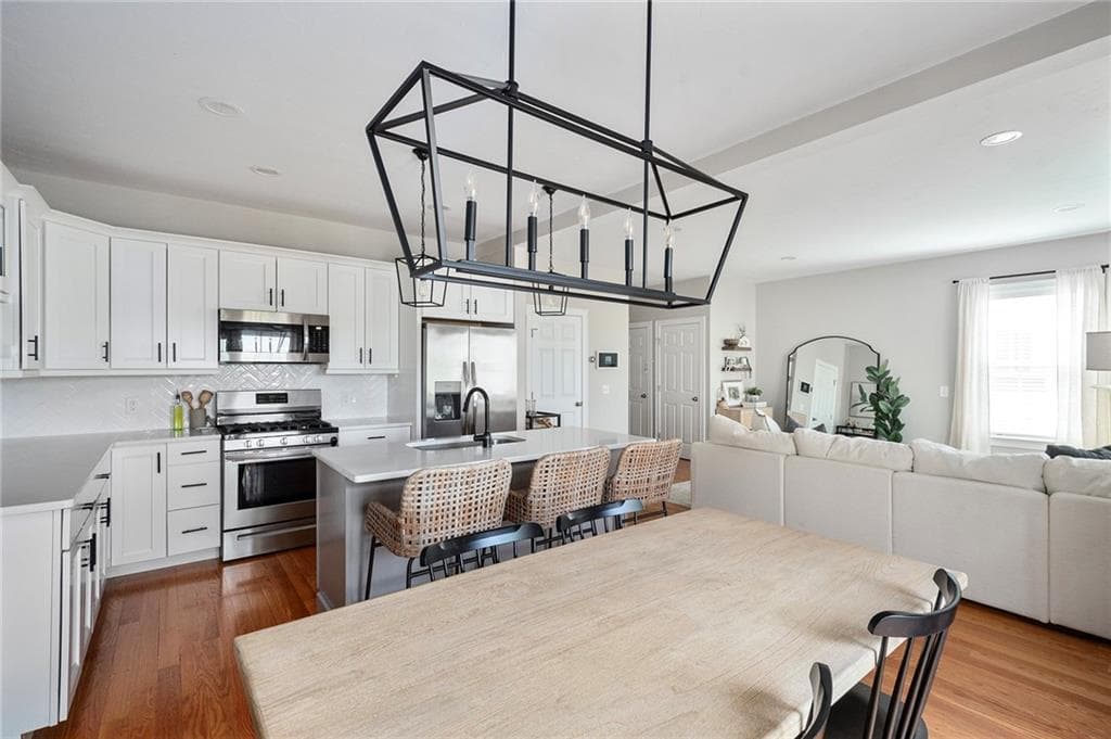 Condominium at 601 Hunting Hill Drive, Cumberland, photo 10 of 36