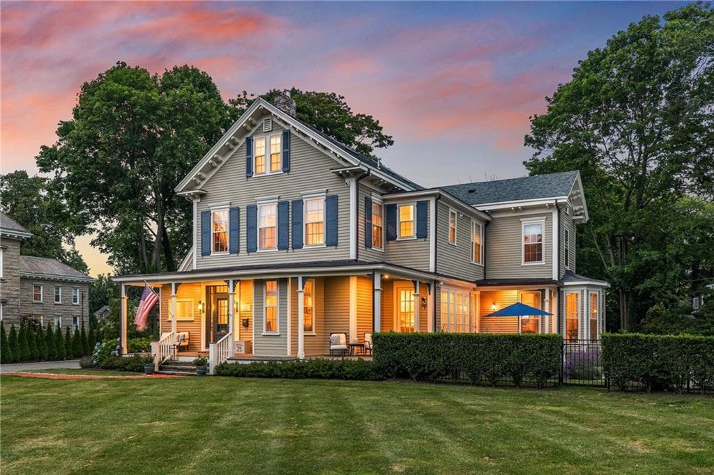Single Family Residence at 29 Greenough Place, Newport, photo 2 of 41