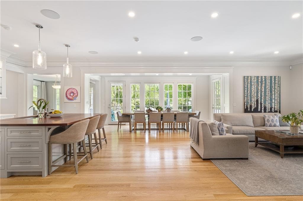 Single Family Residence at 29 Greenough Place, Newport, photo 6 of 41