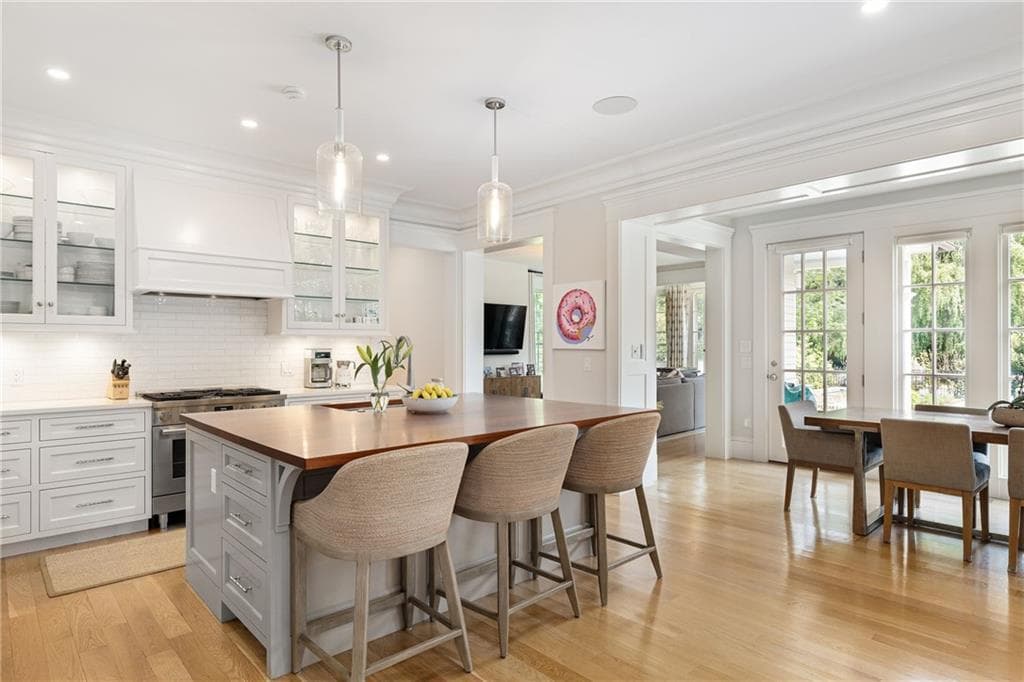 Single Family Residence at 29 Greenough Place, Newport, photo 10 of 41