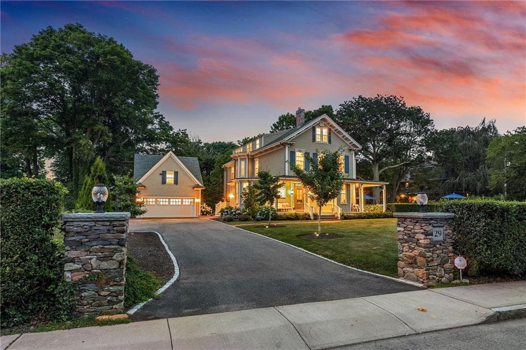 Single Family Residence at 29 Greenough Place, Newport, photo 33 of 41
