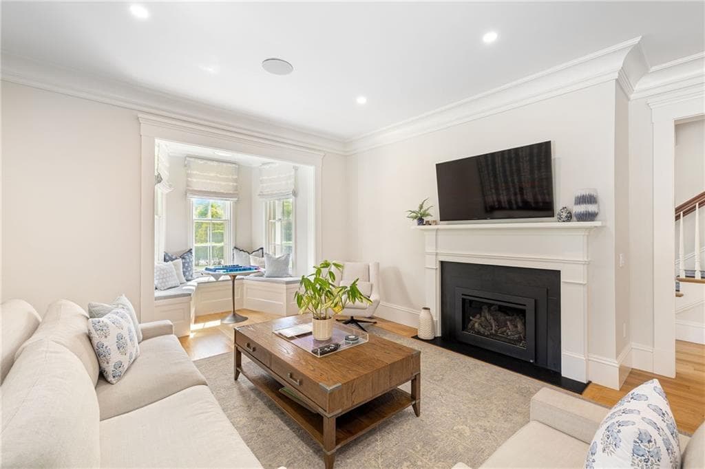 Single Family Residence at 29 Greenough Place, Newport, photo 19 of 41