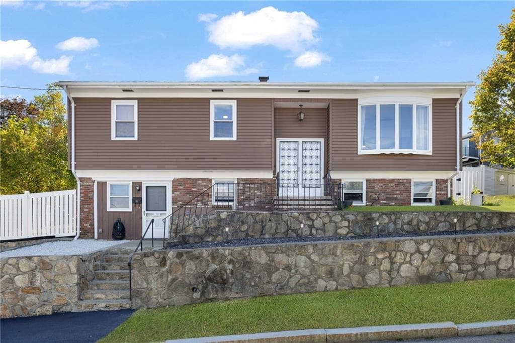16 Aurelia Drive