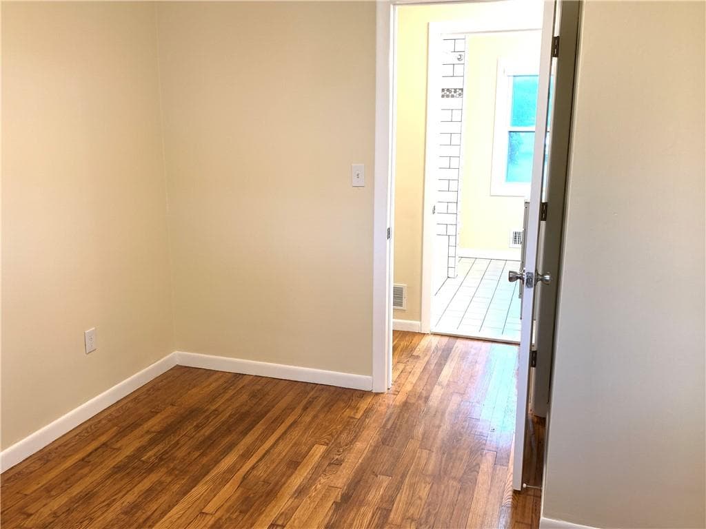 Single Family Residence at 66 Palace Avenue, Warwick, photo 24 of 42