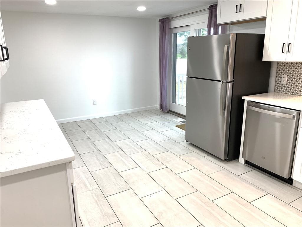 Single Family Residence at 66 Palace Avenue, Warwick, photo 8 of 42