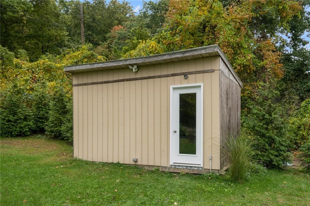 Single Family Residence at 441 Farnum Pike, Smithfield, photo 31 of 39