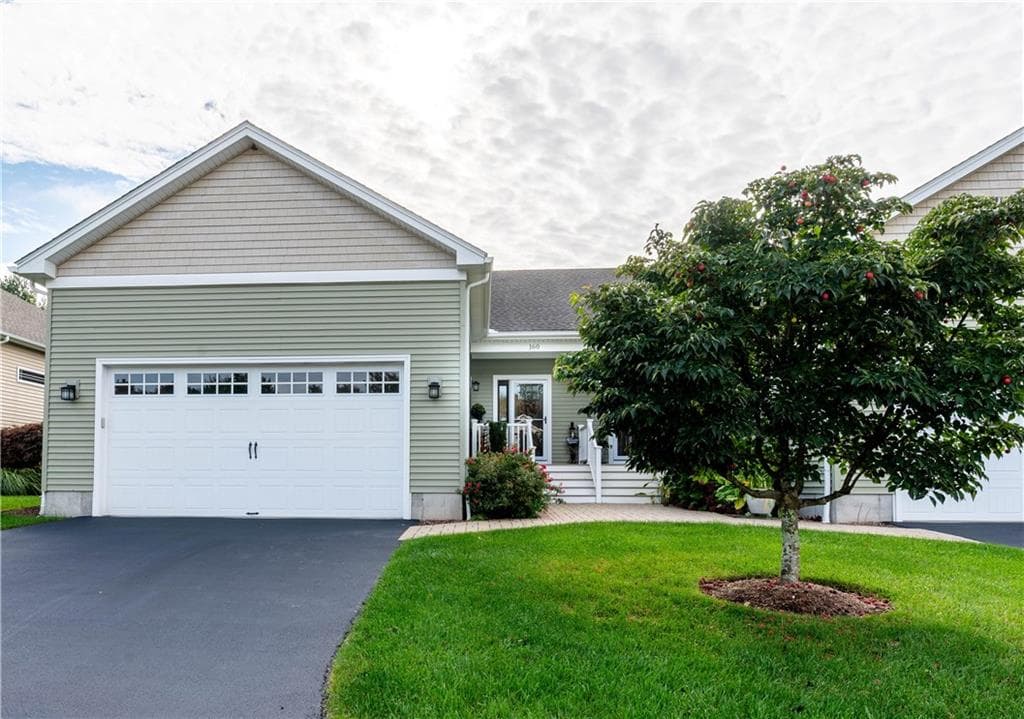 Condominium at 160 Allegra Lane, North Kingstown, photo 3 of 37