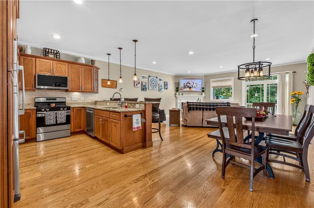 Condominium at 160 Allegra Lane, North Kingstown, photo 9 of 37