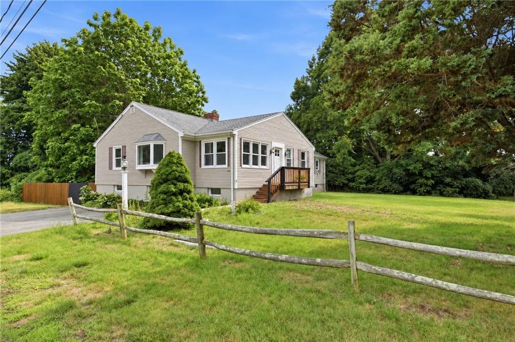 Single Family Residence at 3 Wabasso Terrace, Middletown, photo 2 of 43