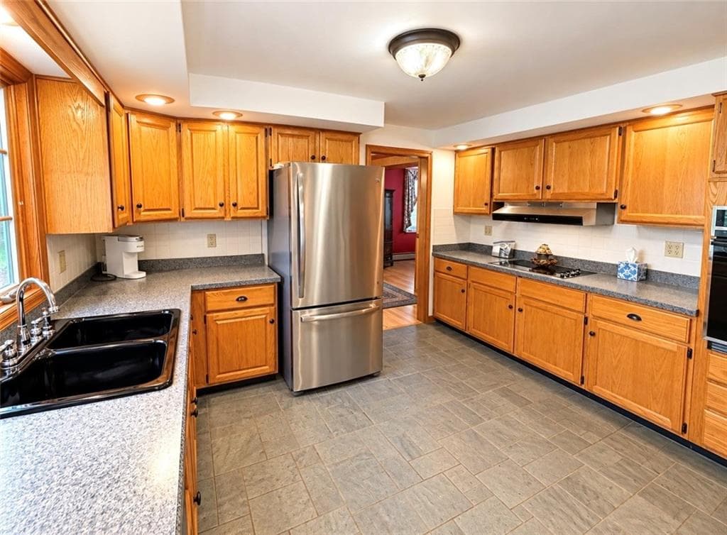 Single Family Residence at 8 Woodcrest Drive, Cumberland, photo 12 of 40