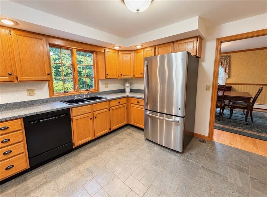 Single Family Residence at 8 Woodcrest Drive, Cumberland, photo 11 of 40
