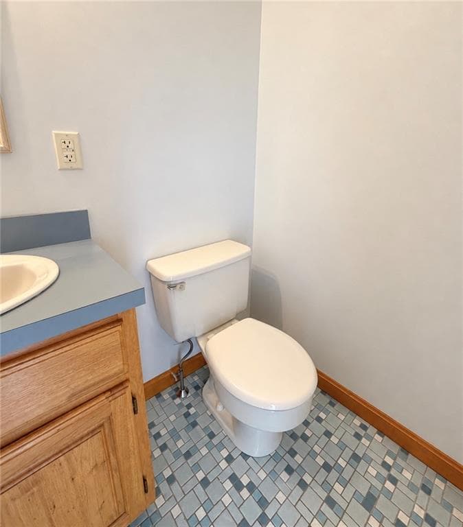 Single Family Residence at 8 Woodcrest Drive, Cumberland, photo 19 of 40