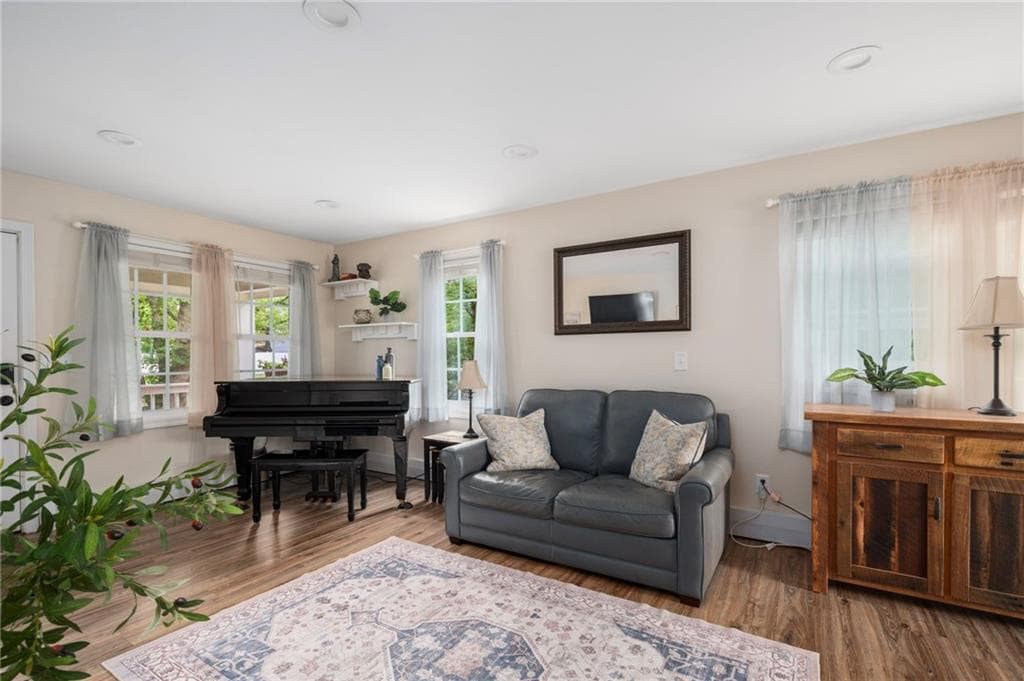 Single Family Residence at 34 Wuddall Avenue, Warwick, photo 10 of 46