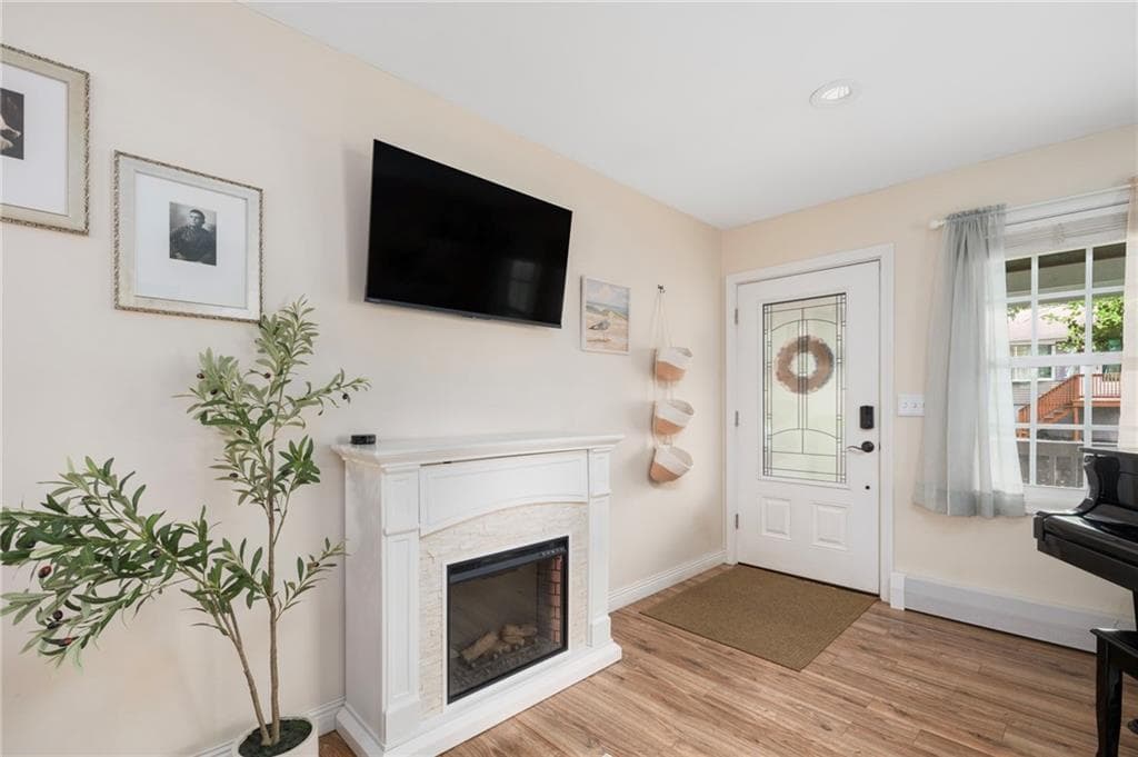 Single Family Residence at 34 Wuddall Avenue, Warwick, photo 11 of 46