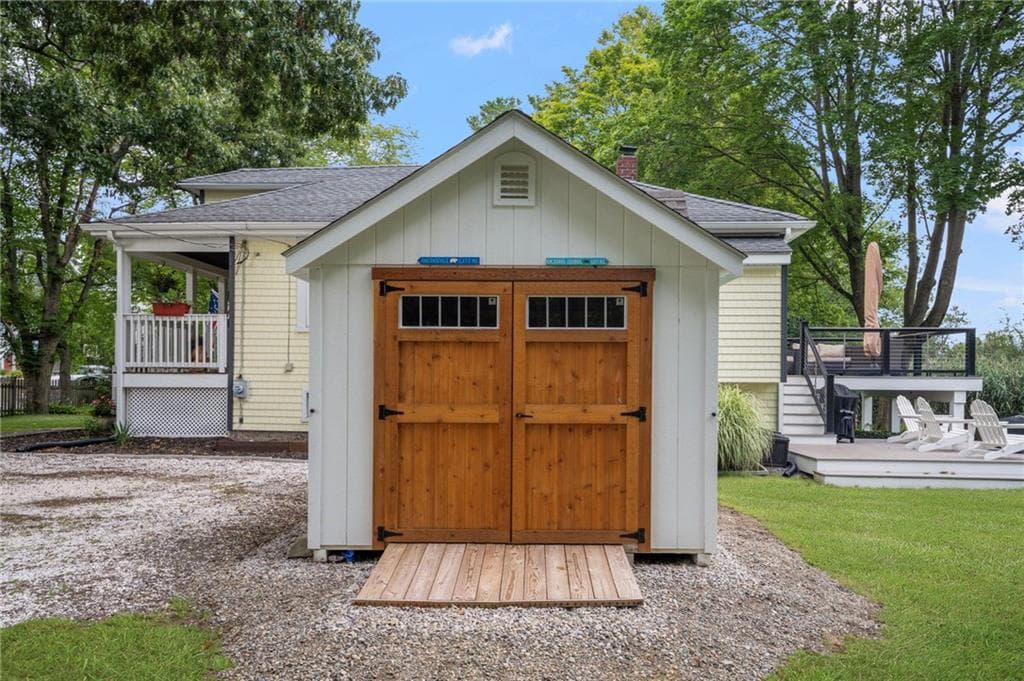 Single Family Residence at 34 Wuddall Avenue, Warwick, photo 29 of 46
