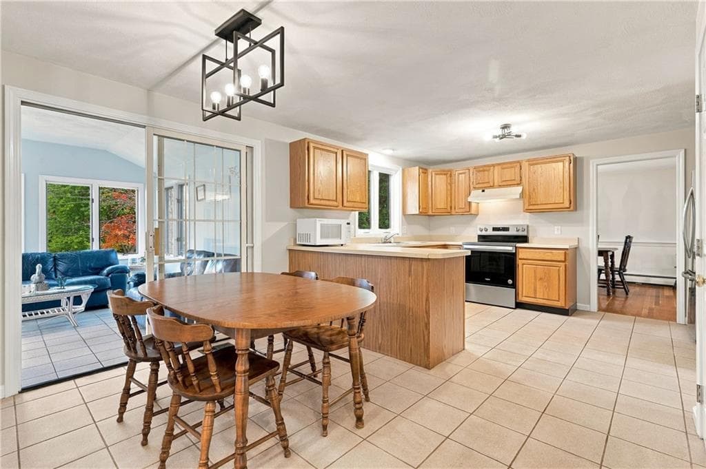 Single Family Residence at 16 Woodside Avenue, Cumberland, photo 16 of 45