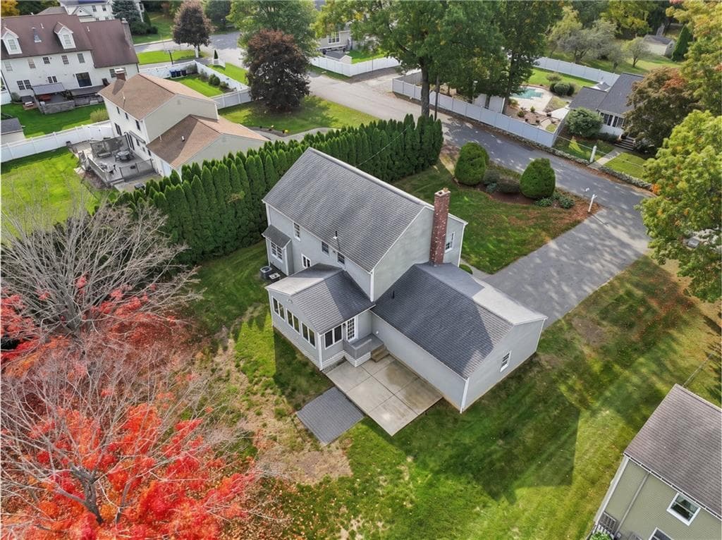 Single Family Residence at 16 Woodside Avenue, Cumberland, photo 8 of 45