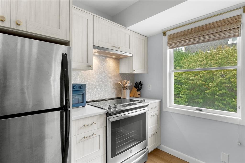 Condominium at 364 Bellevue Avenue UNIT D7, Newport, photo 5 of 35