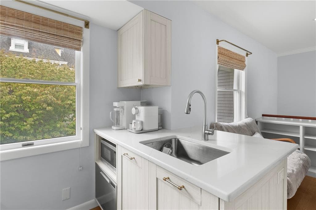 Condominium at 364 Bellevue Avenue UNIT D7, Newport, photo 8 of 35