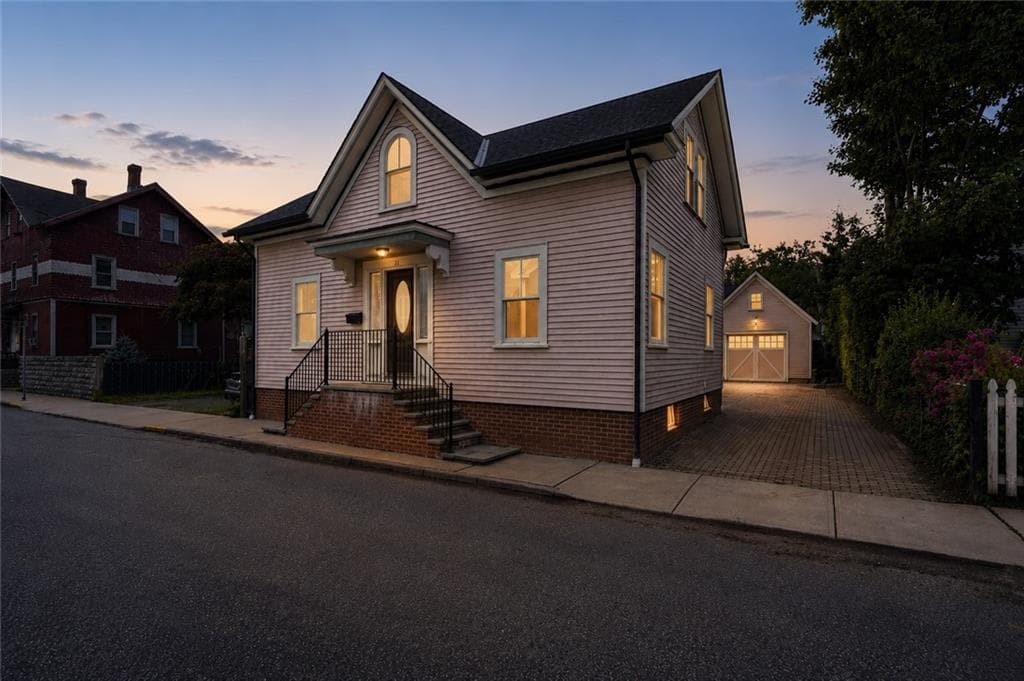 Single Family Residence at 21 Elm Street, Newport, photo 2 of 36