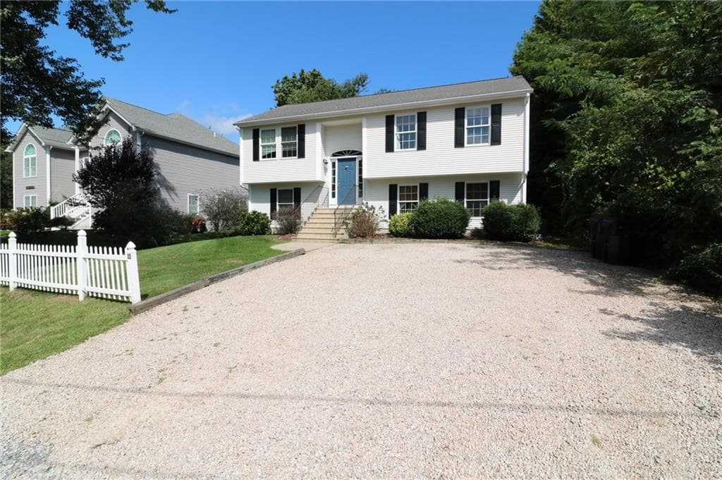 Single Family Residence at 22 Fairway Drive, Narragansett, photo 2 of 28