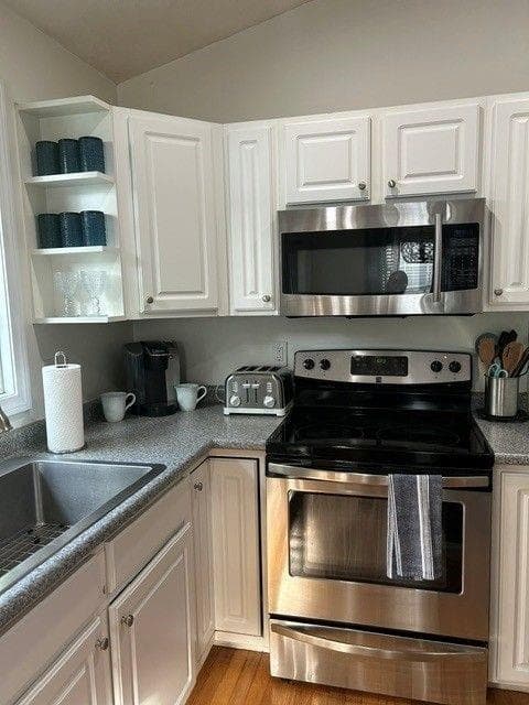 Single Family Residence at 22 Fairway Drive, Narragansett, photo 10 of 28
