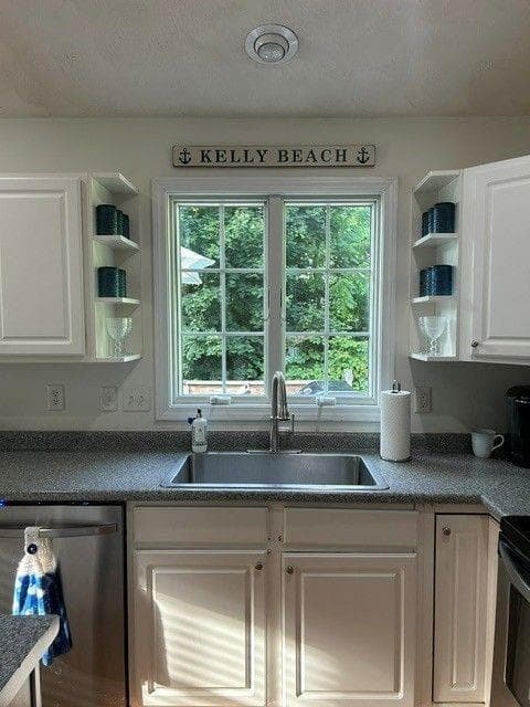 Single Family Residence at 22 Fairway Drive, Narragansett, photo 11 of 28