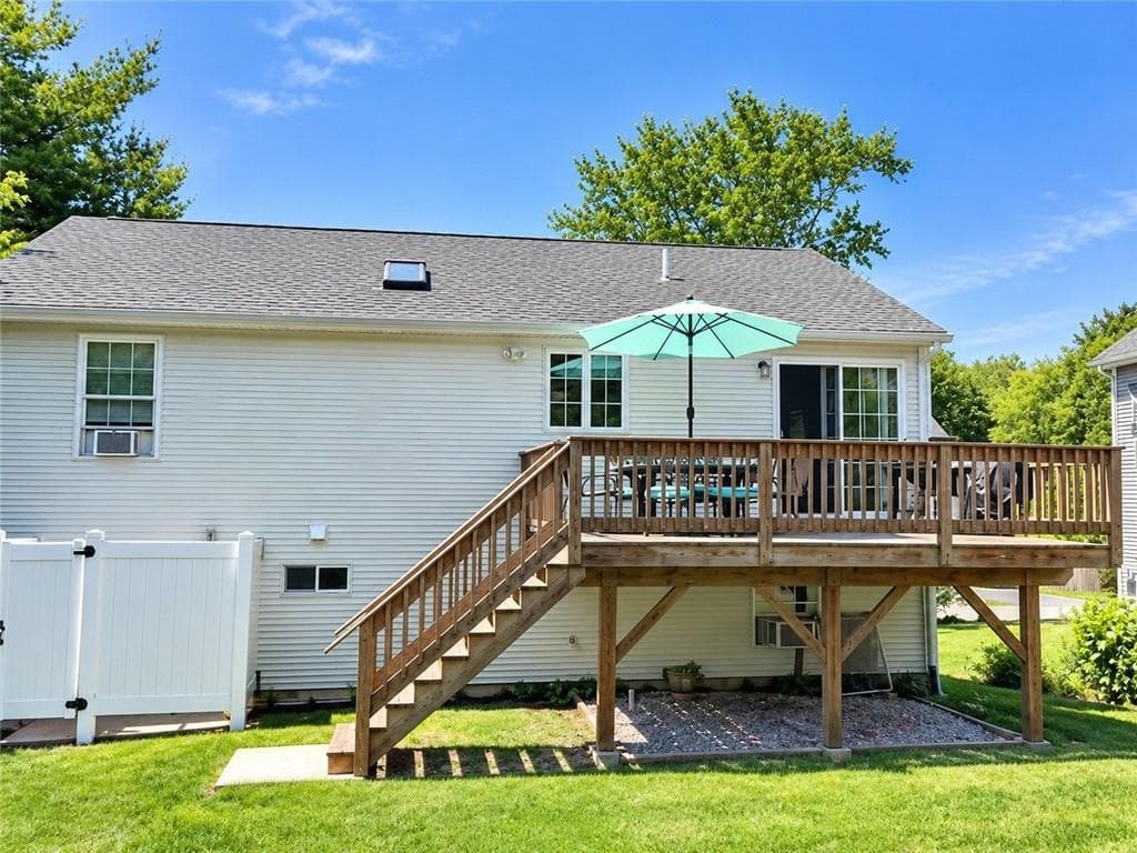 Single Family Residence at 22 Fairway Drive, Narragansett, photo 4 of 28