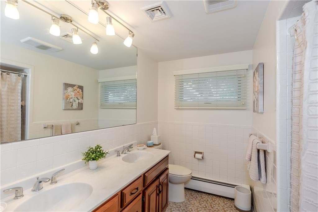 Single Family Residence at 14 Brookfarm Road, North Providence, photo 12 of 28