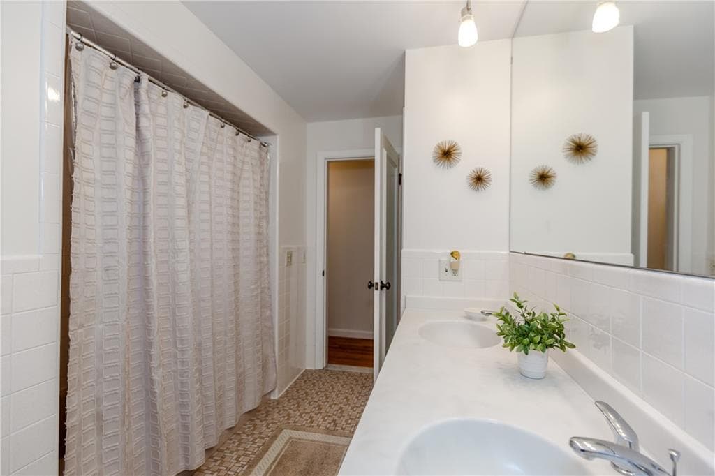 Single Family Residence at 14 Brookfarm Road, North Providence, photo 11 of 28