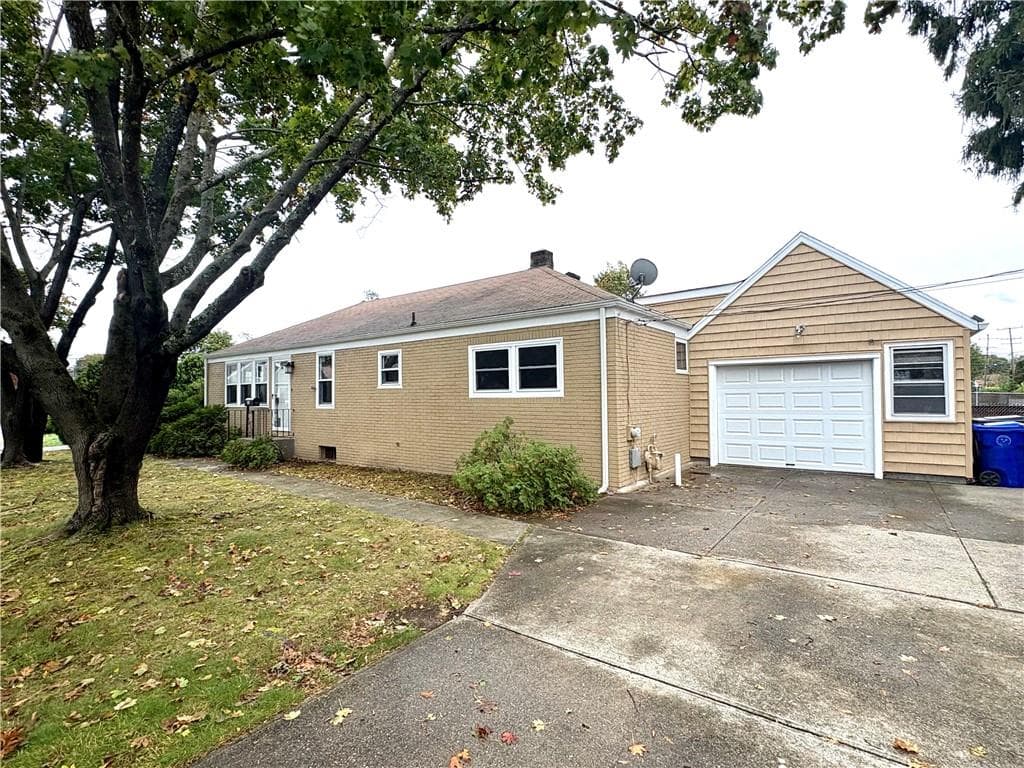 Single Family Residence at 85 Hilton Avenue, East Providence, photo 2 of 19