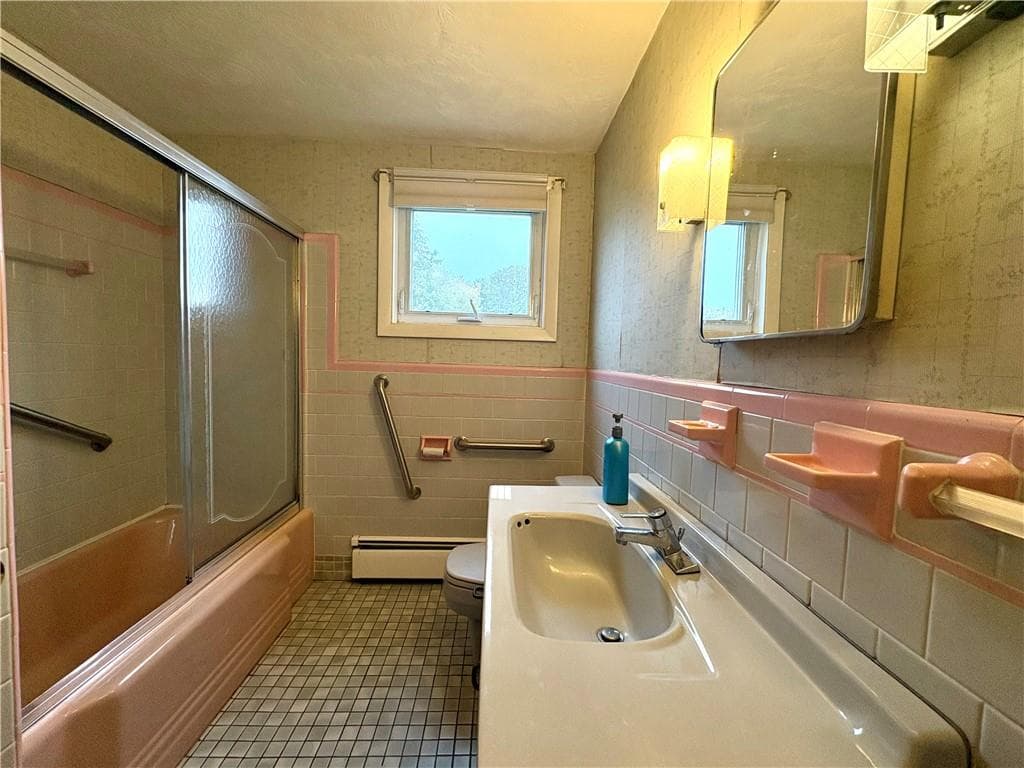Single Family Residence at 85 Hilton Avenue, East Providence, photo 10 of 19