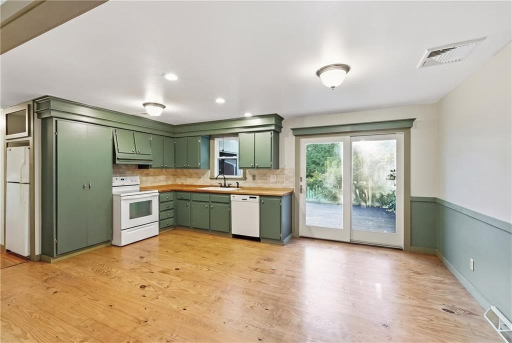 Single Family Residence at 455 South Lake Road, Tiverton, photo 6 of 27