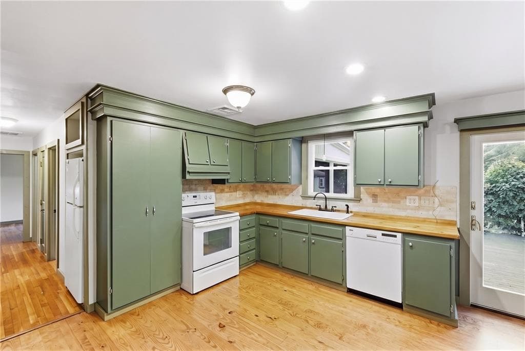 Single Family Residence at 455 South Lake Road, Tiverton, photo 7 of 27