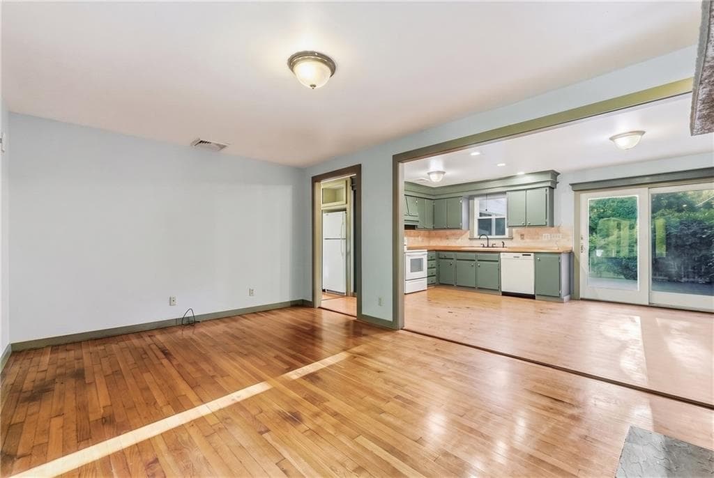 Single Family Residence at 455 South Lake Road, Tiverton, photo 5 of 27