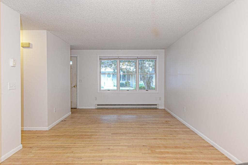Condominium at 29 West Castle Way UNIT B, Charlestown, photo 2 of 13