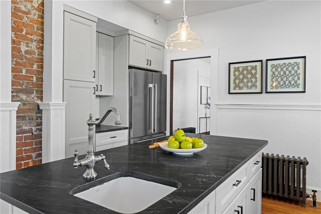 Single Family Residence at 15 Bradford Avenue, Newport, photo 11 of 50