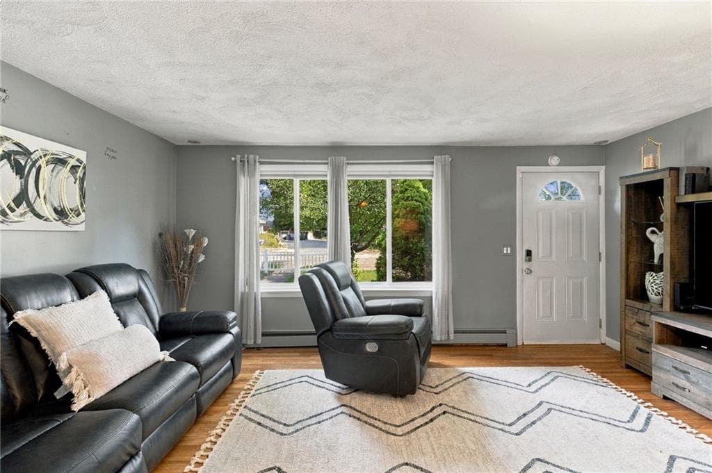 Single Family Residence at 17 Pleasant View Circle, Smithfield, photo 2 of 29