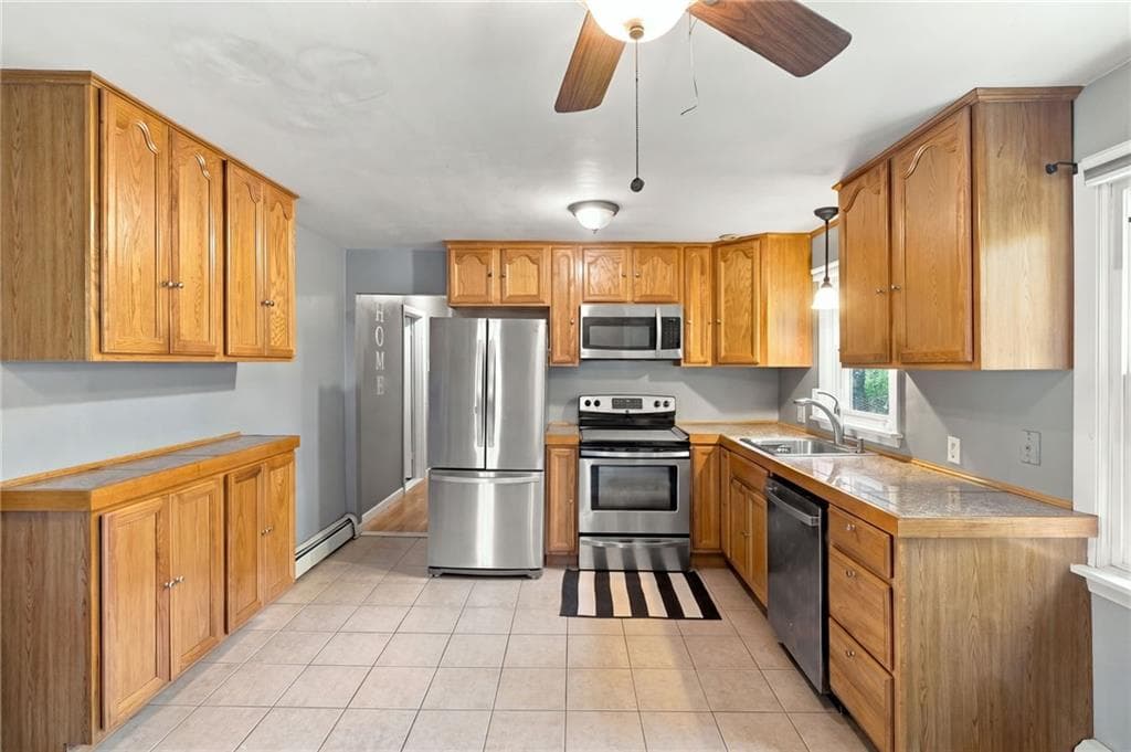 Single Family Residence at 17 Pleasant View Circle, Smithfield, photo 6 of 29