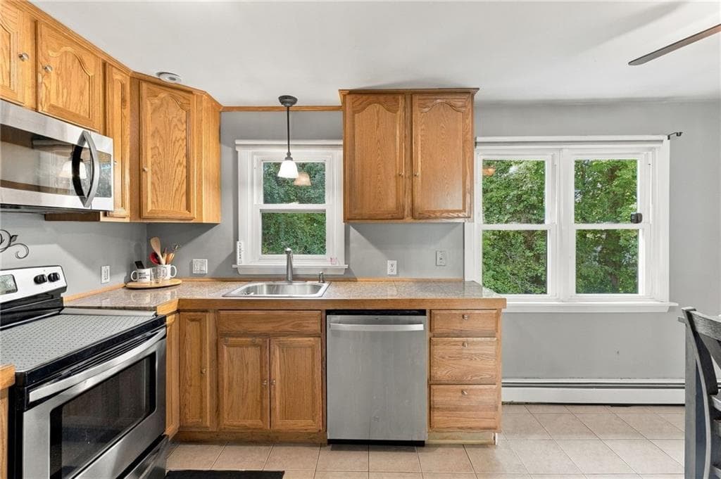 Single Family Residence at 17 Pleasant View Circle, Smithfield, photo 9 of 29