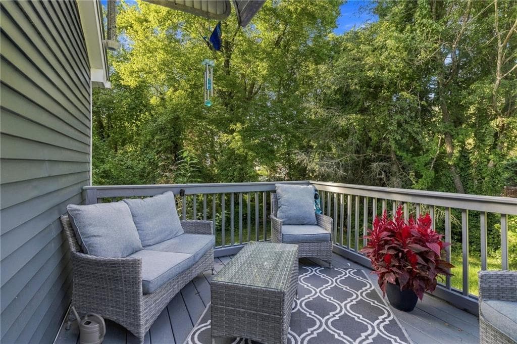 Single Family Residence at 17 Pleasant View Circle, Smithfield, photo 24 of 29