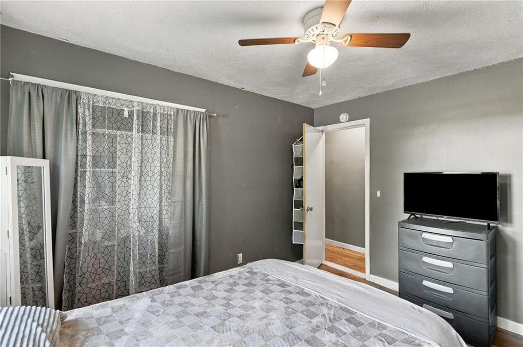 Single Family Residence at 17 Pleasant View Circle, Smithfield, photo 11 of 29