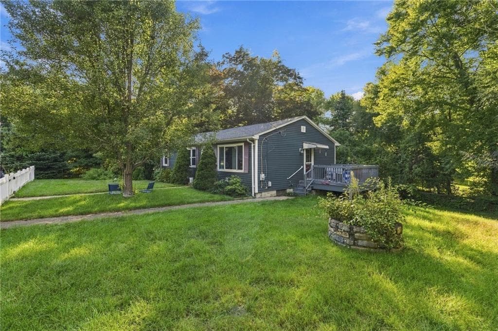 Single Family Residence at 17 Pleasant View Circle, Smithfield, photo 25 of 29
