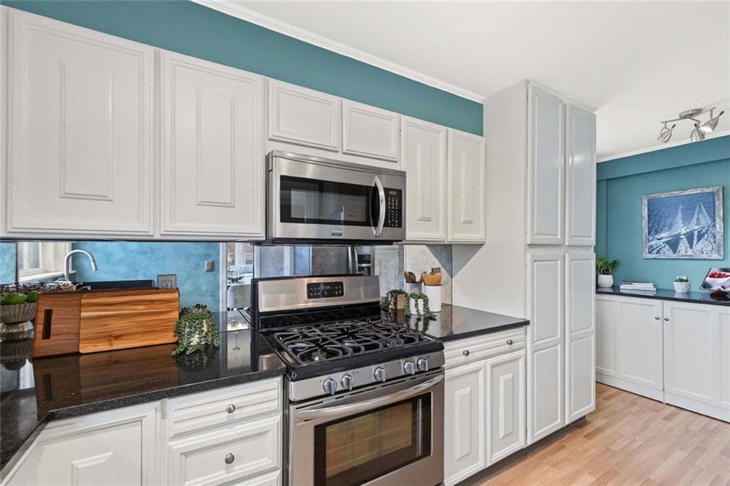 Condominium at 234 President Avenue UNIT 3, Providence, photo 19 of 37