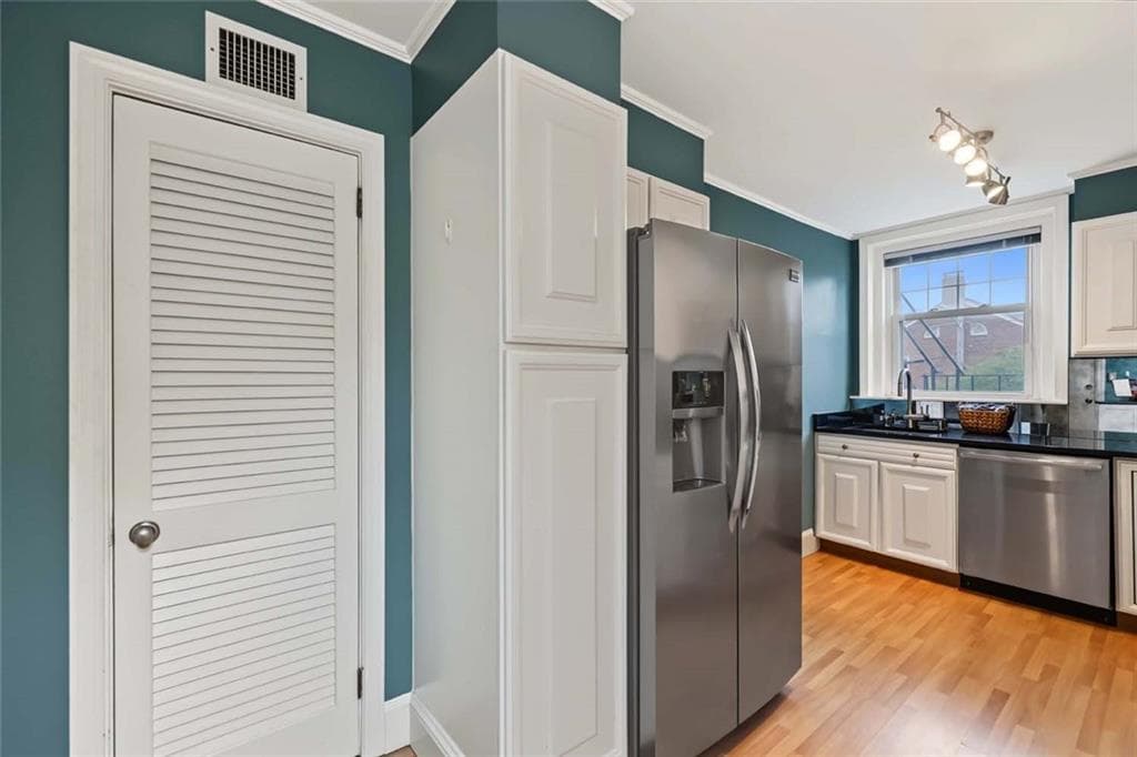 Condominium at 234 President Avenue UNIT 3, Providence, photo 21 of 37
