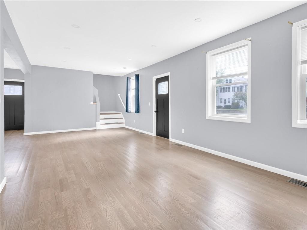 Single Family Residence at 1105 Pontiac Avenue, Cranston, photo 13 of 30