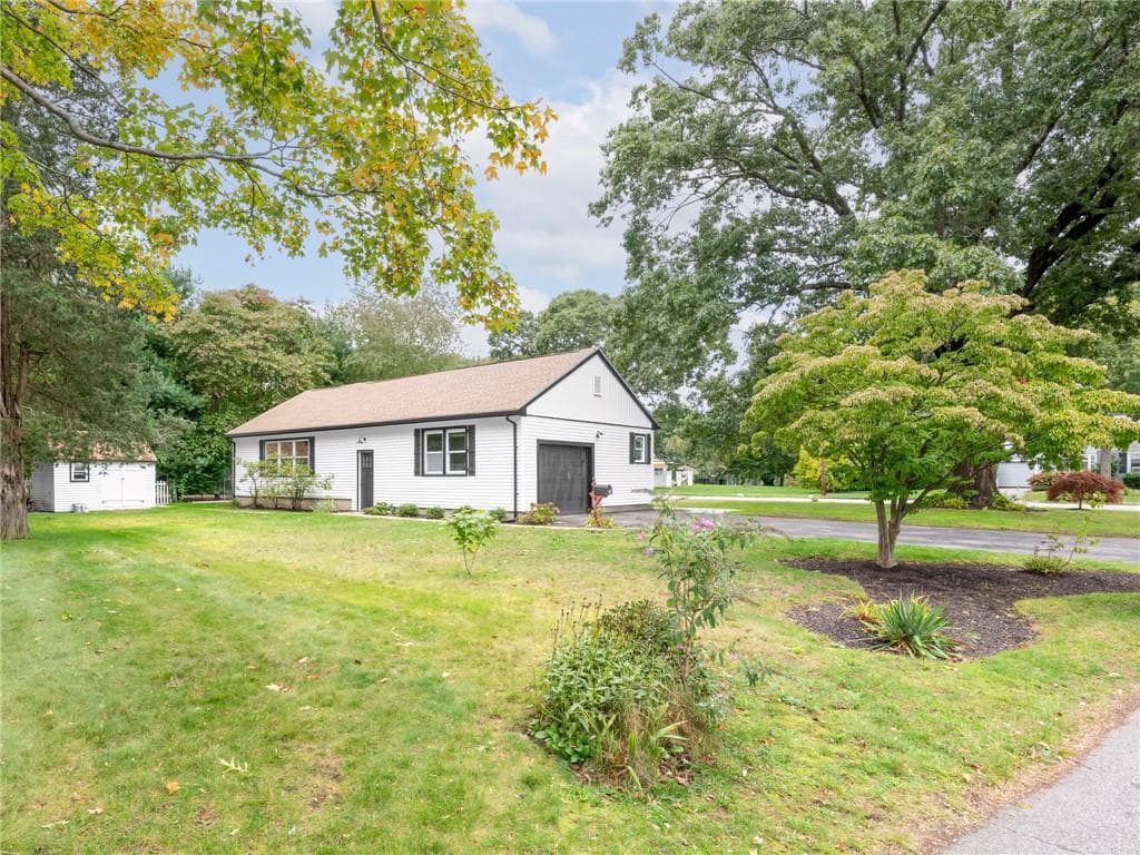 Single Family Residence at 5 Sweetfern Road, Warwick, photo 2 of 29