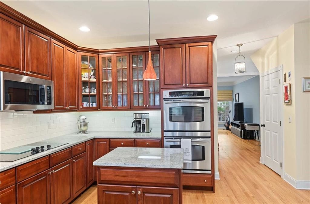Condominium at 14 Seal Island Road UNIT 14, Bristol, photo 9 of 30